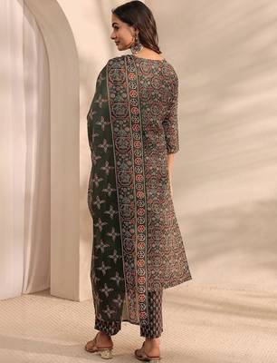 women ethnic motifs printed regular thread work kurta with trousers & with dupatta 6