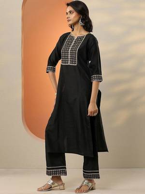 women ethnic motifs yoke design regular kurta with trousers & with dupatta 3