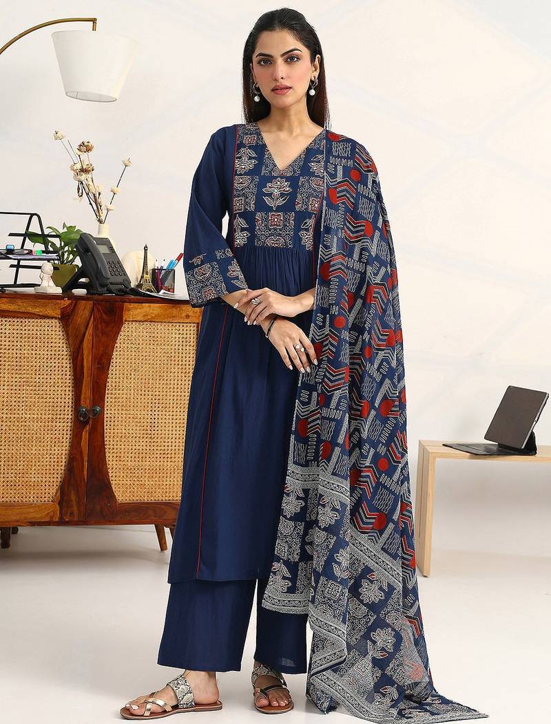 women ethnic motifs embroidered regular thread work cotton blend kurta with palazzos & with