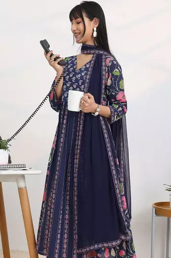 women floral printed panelled kurta with trousers & with dupatta