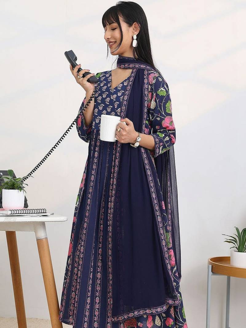 women floral printed panelled kurta with trousers & with dupatta