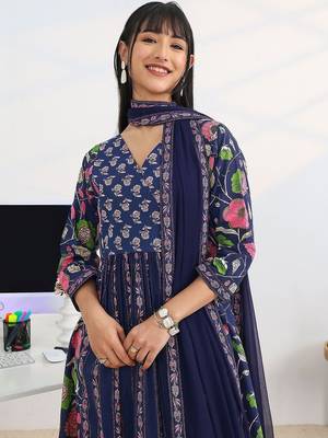 women floral printed panelled kurta with trousers & with dupatta 2