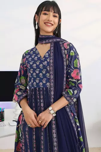 women floral printed panelled kurta with trousers & with dupatta