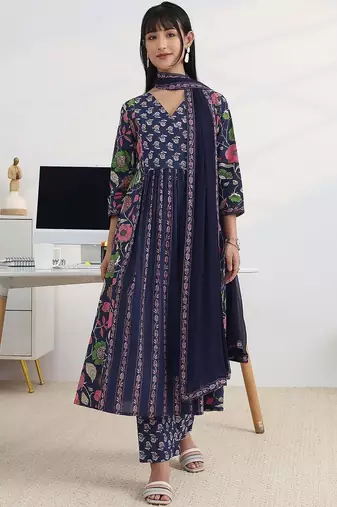 women floral printed panelled kurta with trousers & with dupatta