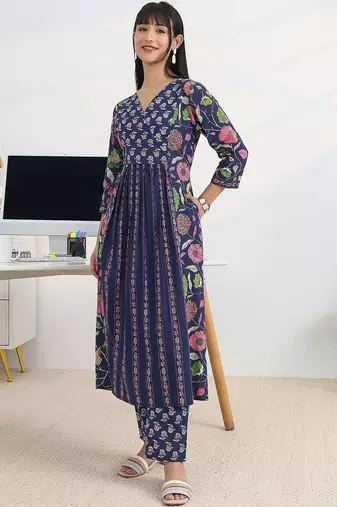 women floral printed panelled kurta with trousers & with dupatta