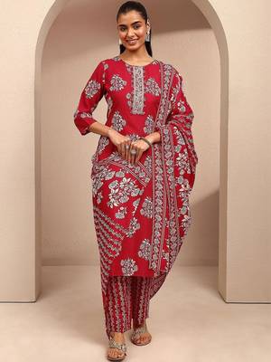 women floral printed regular thread work kurta with trousers & with dupatta 2