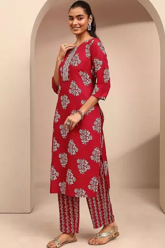 women floral printed regular thread work kurta with trousers & with dupatta