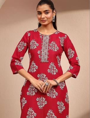 women floral printed regular thread work kurta with trousers & with dupatta 5