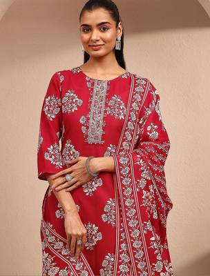 women floral printed regular thread work kurta with trousers & with dupatta 6