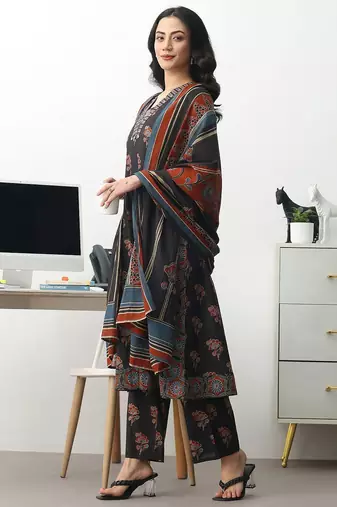 women floral printed regular cotton blend kurta with trousers & with dupatta