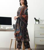 women floral printed regular cotton blend kurta with trousers & with dupatta