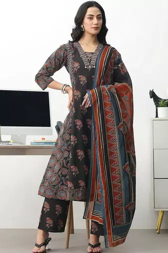 women floral printed regular cotton blend kurta with trousers & with dupatta
