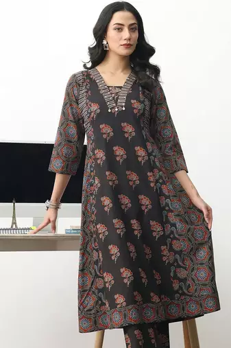 women floral printed regular cotton blend kurta with trousers & with dupatta