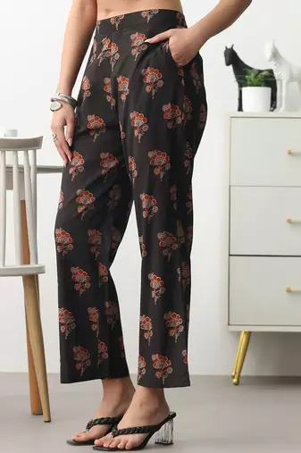 women floral printed regular cotton blend kurta with trousers & with dupatta