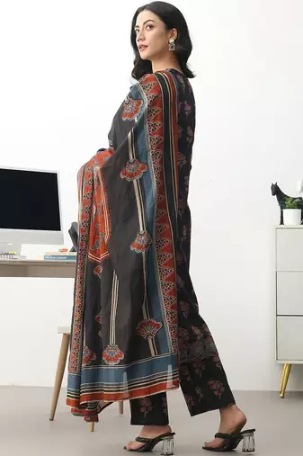 women floral printed regular cotton blend kurta with trousers & with dupatta