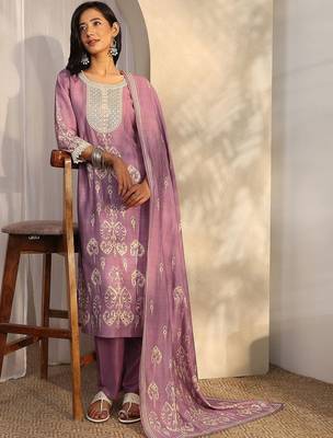 women ethnic motifs printed regular thread work kurta with trousers & with dupatta 2