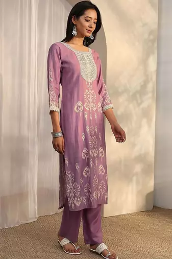 women ethnic motifs printed regular thread work kurta with trousers & with dupatta