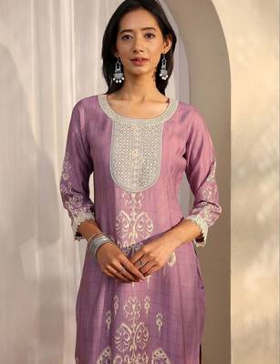 women ethnic motifs printed regular thread work kurta with trousers & with dupatta 7