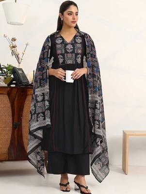 women ethnic motifs embroidered empire thread work kurta with palazzos & with dupatta 1