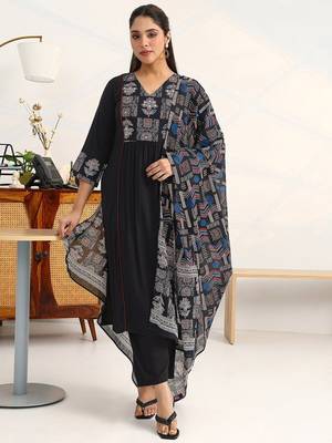 women ethnic motifs embroidered empire thread work kurta with palazzos & with dupatta 2