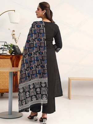 women ethnic motifs embroidered empire thread work kurta with palazzos & with dupatta 4
