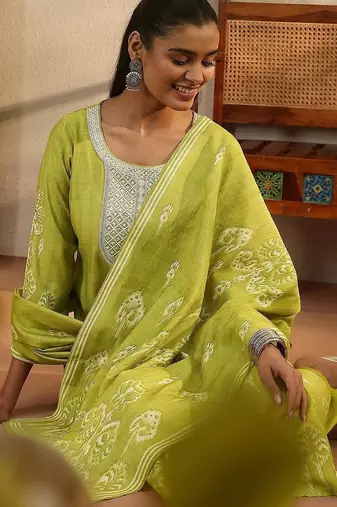 women ethnic motifs printed regular thread work kurta with trousers & with dupatta