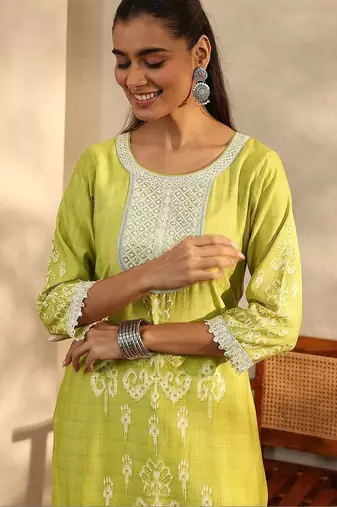 women ethnic motifs printed regular thread work kurta with trousers & with dupatta