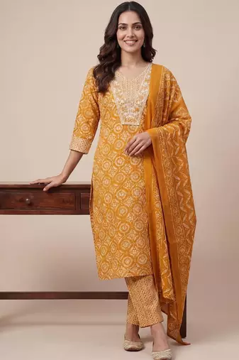 women ethnic motifs printed regular kurta with trousers & with dupatta