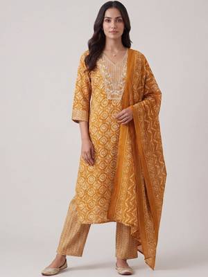 women ethnic motifs printed regular kurta with trousers & with dupatta 2
