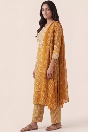 women ethnic motifs printed regular kurta with trousers & with dupatta
