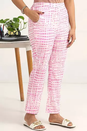 women floral printed regular kurta with trousers & with dupatta