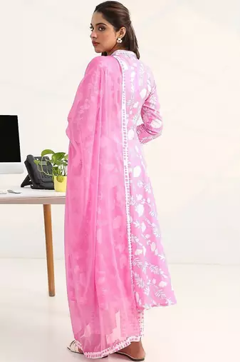 women floral printed regular kurta with trousers & with dupatta