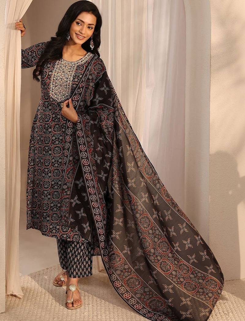 women ethnic motifs printed regular thread work kurta with trousers & with dupatta
