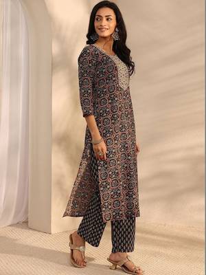women ethnic motifs printed regular thread work kurta with trousers & with dupatta 3