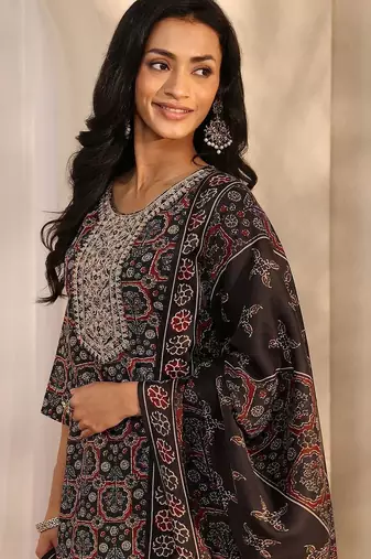 women ethnic motifs printed regular thread work kurta with trousers & with dupatta