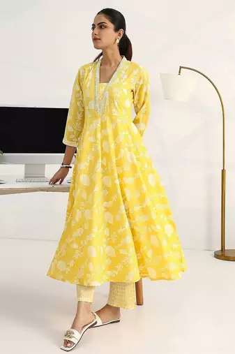 women floral printed regular cotton blend kurta with trousers & with dupatta