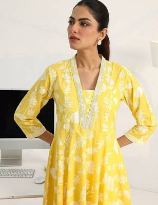 women floral printed regular cotton blend kurta with trousers & with dupatta 6
