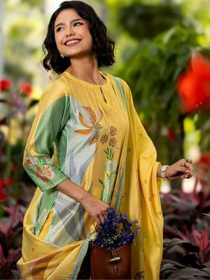 women floral printed regular kurta with trousers & with dupatta 2
