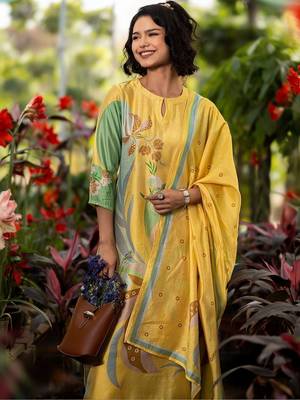 women floral printed regular kurta with trousers & with dupatta 3