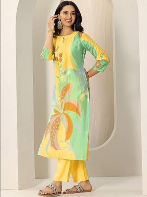 women floral printed regular kurta with trousers & with dupatta 1