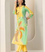 women floral printed regular kurta with trousers & with dupatta