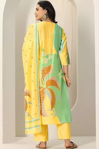 women floral printed regular kurta with trousers & with dupatta