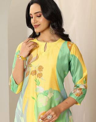 women floral printed regular kurta with trousers & with dupatta 6