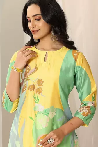 women floral printed regular kurta with trousers & with dupatta