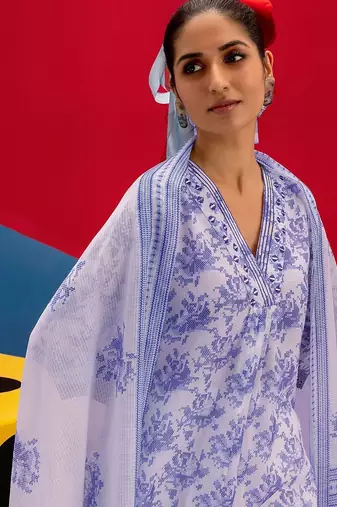 women ethnic motifs printed regular thread work kurta with trousers & with dupatta