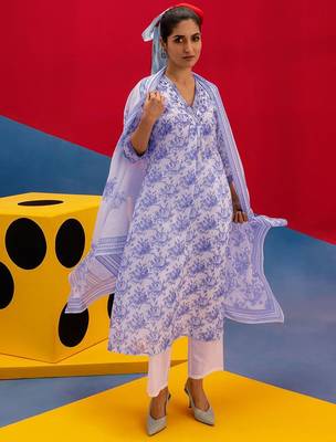 women ethnic motifs printed regular thread work kurta with trousers & with dupatta 1