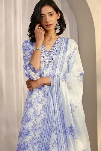 women ethnic motifs printed regular thread work kurta with trousers & with dupatta