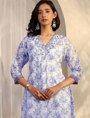 women ethnic motifs printed regular thread work kurta with trousers & with dupatta 6