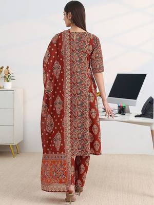 women ethnic motifs printed regular kurta with trousers & with dupatta 3