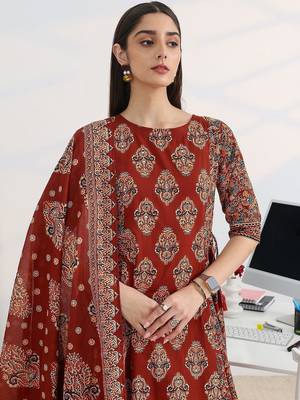 women ethnic motifs printed regular kurta with trousers & with dupatta 7